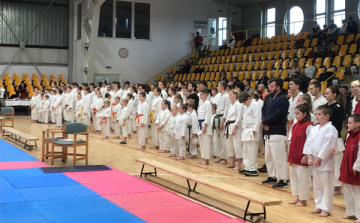 Hazai versennyel ünnepelt a Dombóvári Karatesuli Egyesület