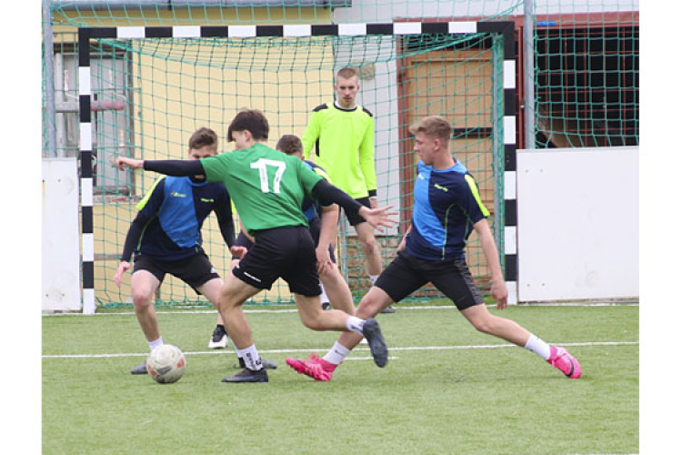 Az Apáczai Csere János Technikum csapata nyerte a Buzánszky Jenő Emléktornát 