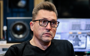 Október 16-án kerül a magyar mozikba Kovács Ákos énekes-dalszerző pályáját bemutató zenés portréfilm