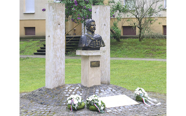 A Dombóváron született Franjo Vlasic horvát bán emléke előtt tisztelegtek