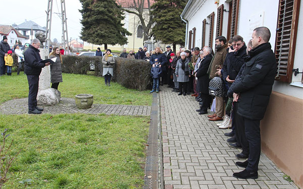 A 125 éve született Fekete Istvánra emlékeztek Göllében