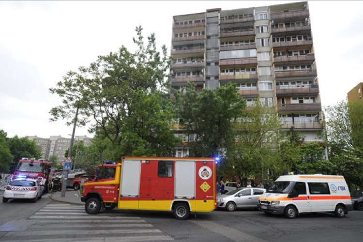 Feltehetően vegyi anyag okozott tüzet egy fővárosi tömbházban