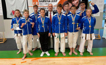 Karate Magyar Bajnokság Sárvár - kilenc fős csapattal indult a Dombóvári Karatesuli 