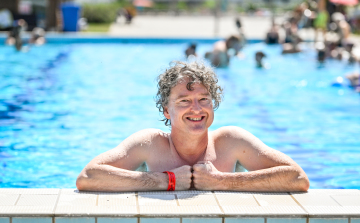 „Gyógyvíz, palacsinta és humorfürdő”