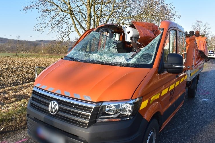 Magyar Közút: konvojos vonulást tartanak kedden munkavégzés közben elgázolt közutasok emlékére