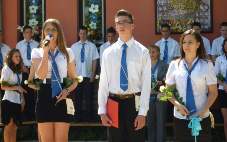 Elbúcsúztak iskolájuktól a kaposszekcsői nyolcadikosok