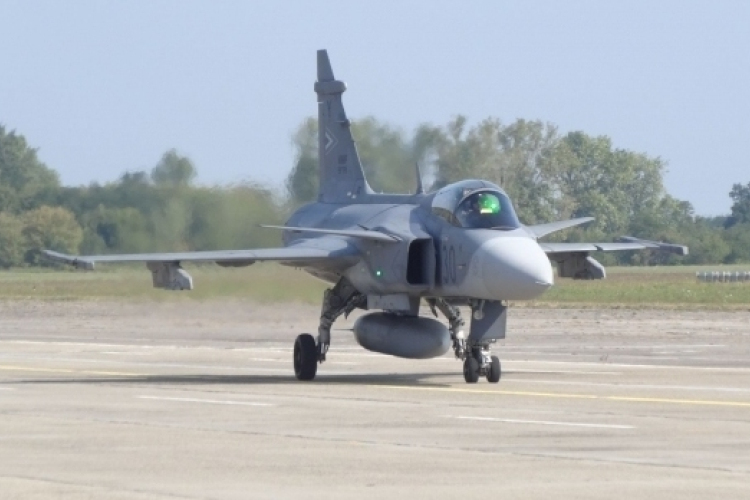 Kiképzési repülés lesz az ország déli, középső tájain április 14-ig