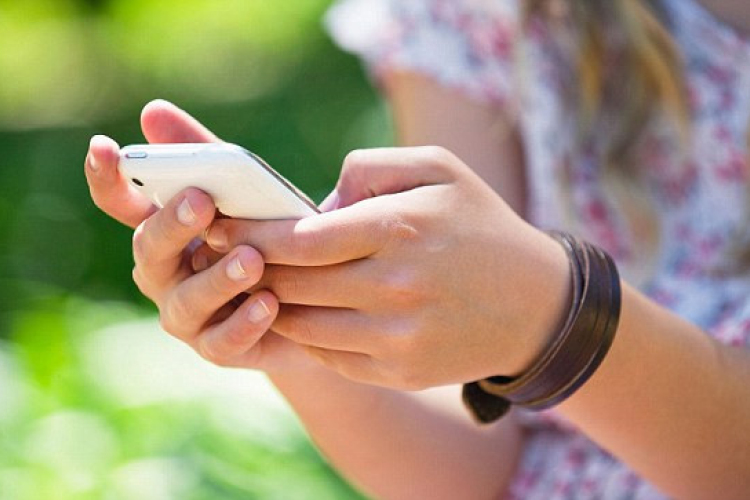 Telefonon zaklatta volt párját