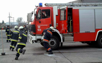 Melléképület gyulladt ki Sásdon