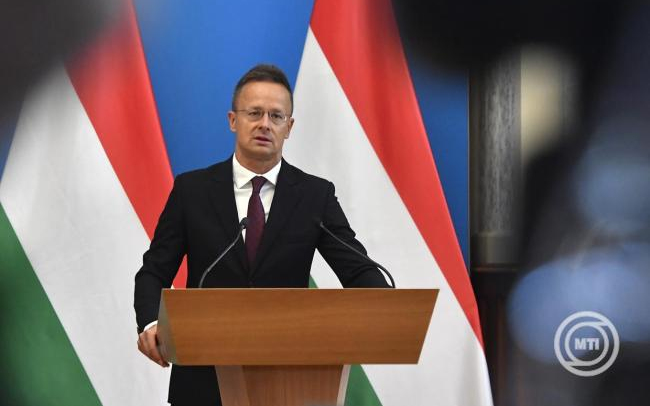 Szijjártó Péter elutasította lengyel kollégája, Radoslaw Sikorski újabb bírálatát