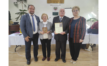 Egyed Antal Díjat vehetett át Bodó Imre és Bodó Imréné Lívia a dombóvári Fekete István Múzeum több évtizedes működtetéséért