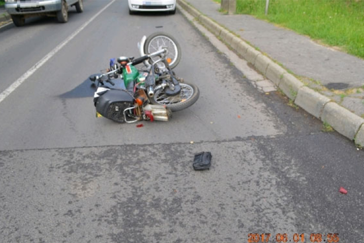 Autó és motorkerékpár ütközött Újdombóváron