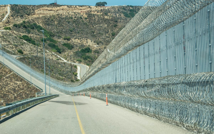 Rendkívüli állapotot hirdet ki Donald Trump, hogy megépülhessen a fal