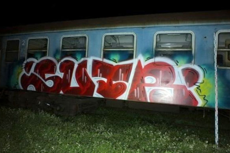 Beismerte, hogy vonatokra firkált Dombóváron