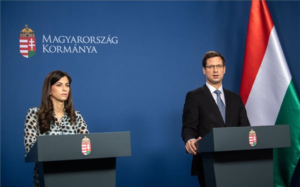 A kormány magán kezdte a  takarékosságot