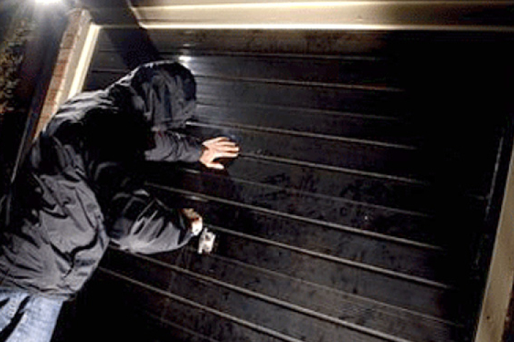 A garázs csapdájába estek a garázsfeltörők