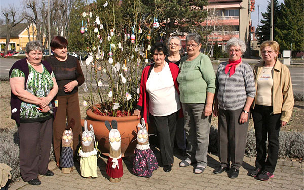 Civilek városdíszítő akciója Dombóváron